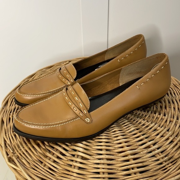 NWOT Etienne Aigner Butterscotch Pointed Almond Toe Loafers - Picture 2 of 11